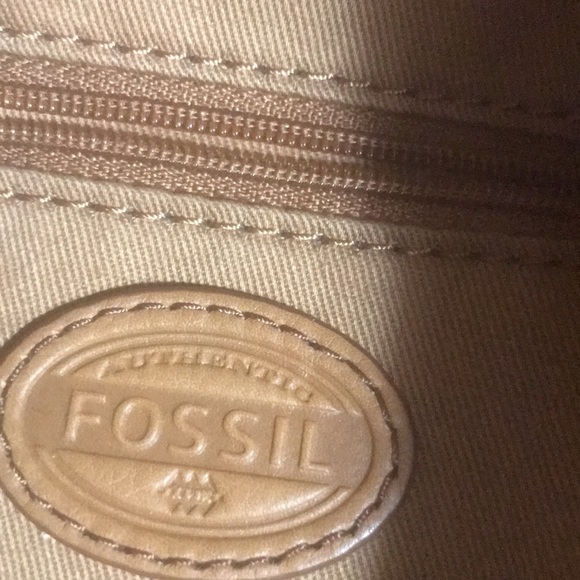 Large Tan Fossil Bag. Very good condition. Gently used. - Picture 4 of 6